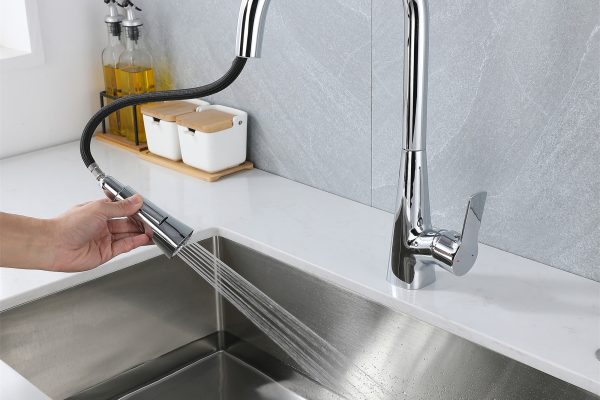 Kitchen with a Faucet Featuring a Convenient Sprayer缩略图