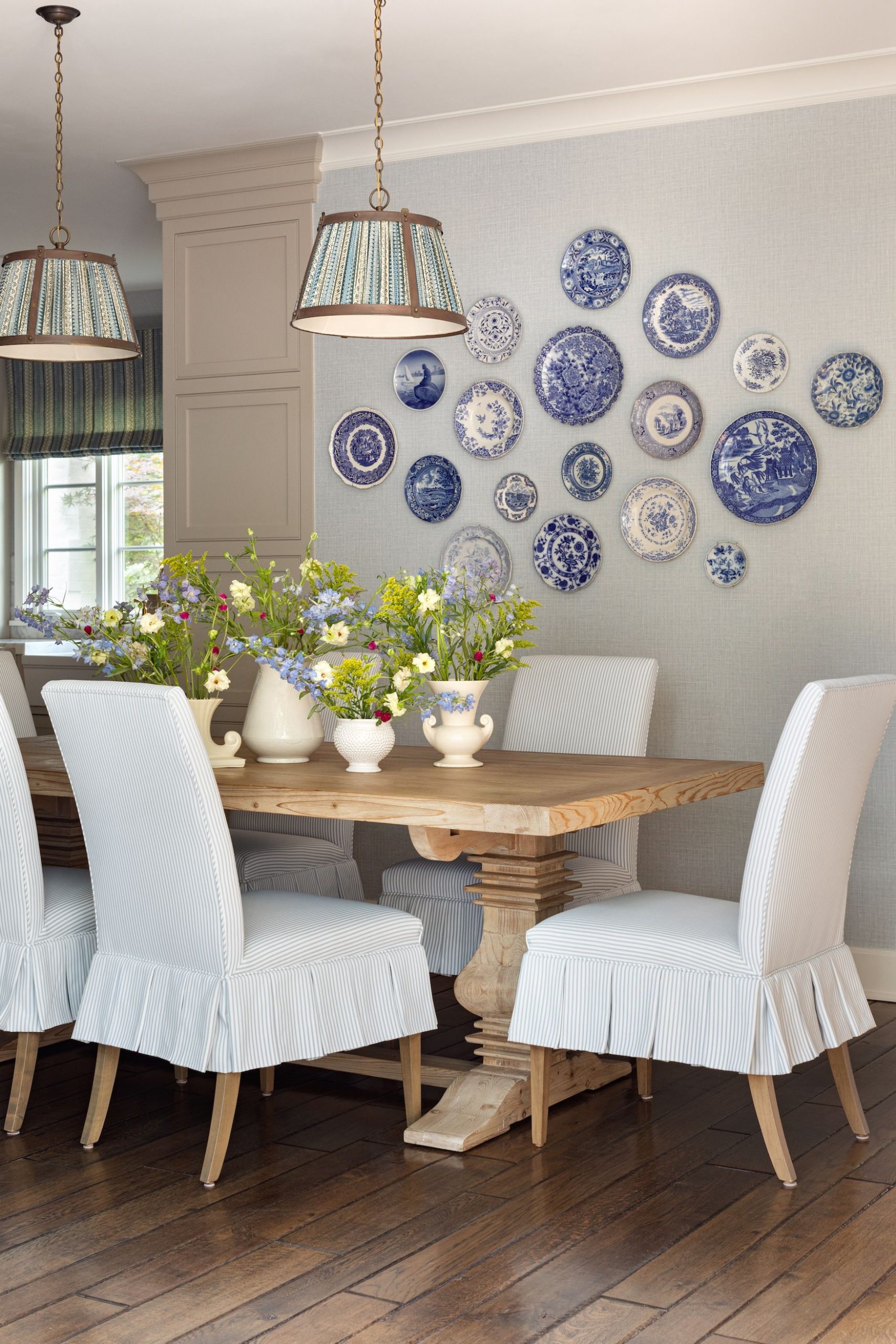 decorating a dining room table