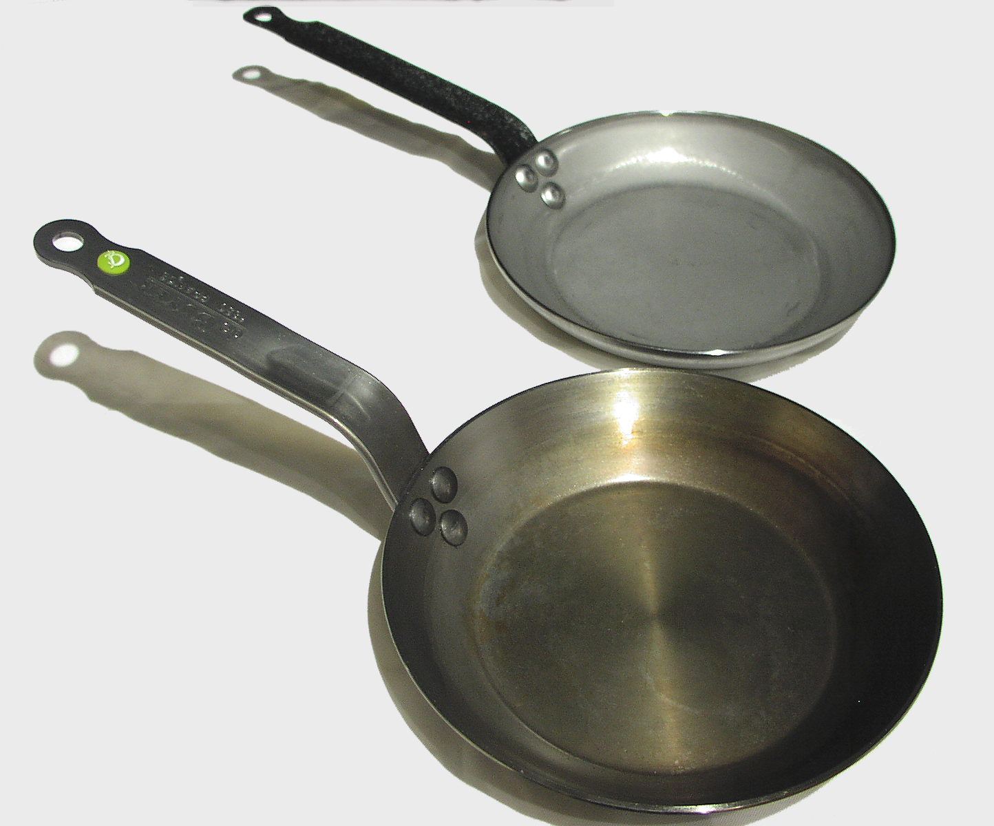 what is carbon steel cookware