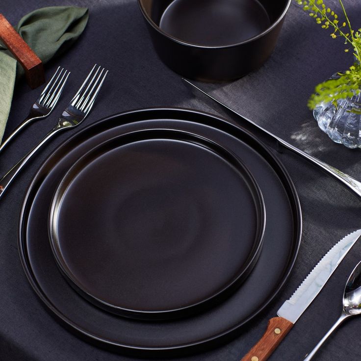 black tableware