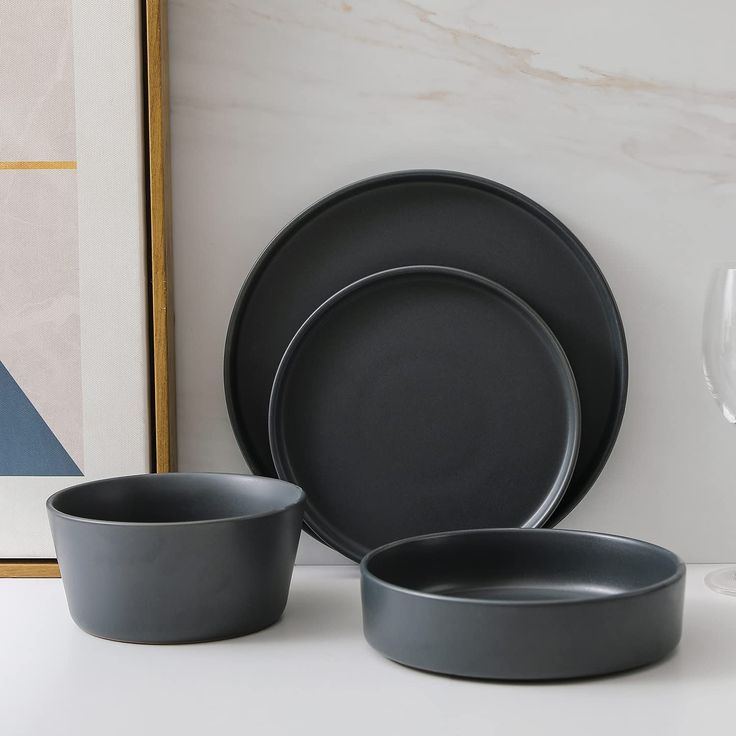 black dinnerware