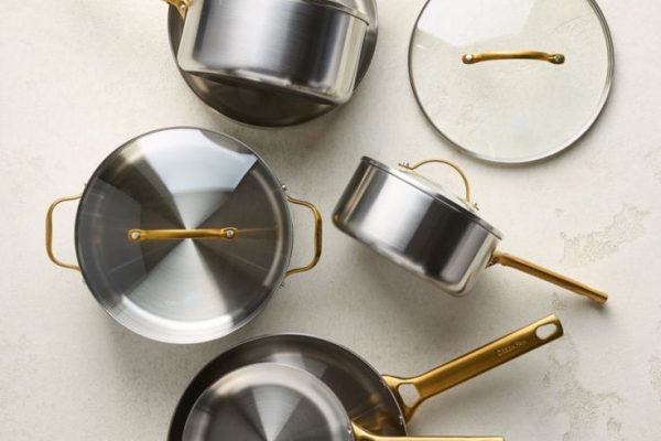Minimalist Cookware: The Guide to Simplifying Your Kitchen Essential cookware